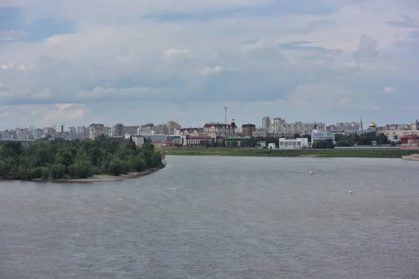Vedere a râului Irtysh împarte orașul în două părți Omsk — Fotografie, imagine de stoc