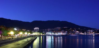 Yalta şehir akşam set of görünümü