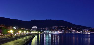 Yalta şehir akşam set of görünümü