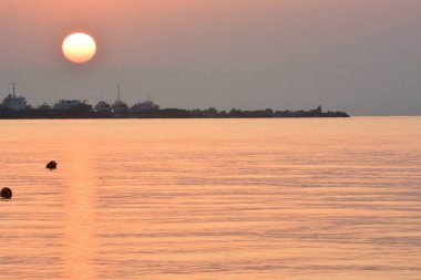 Yalta sahil üzerinde gündoğumu