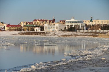 Sonbahar buz drift irtiş Nehri üzerinde   