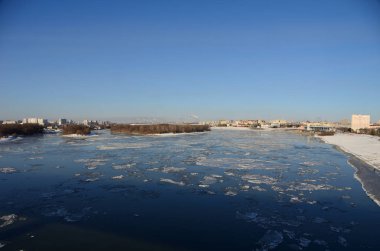Sonbahar buz drift irtiş Nehri üzerinde  