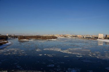 Sonbahar buz drift irtiş Nehri üzerinde     