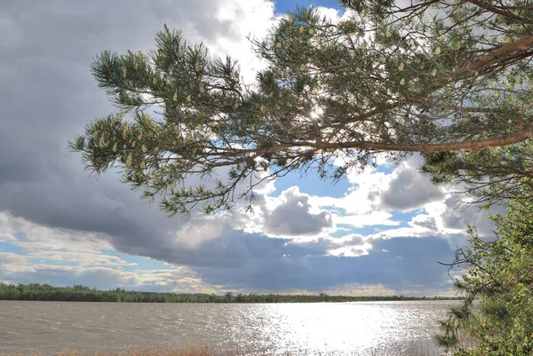 Aguas altas de manantial en el río Irtysh — Foto de Stock