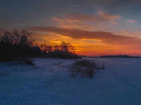 Vista de la orilla de invierno del río Irtysh en la región de Omsk — Foto de Stock