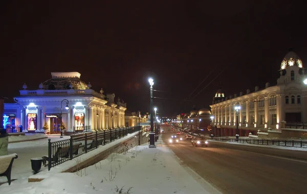 Kilátás a téli utcán az Omszk város. — Stock Fotó
