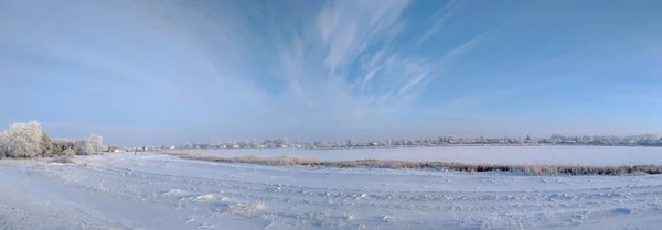 Panorama Van Het Siberische Dorp Aan Oever Van Het Meer — Stockfoto