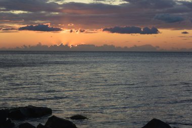 Alushta sahilinde gün doğumu