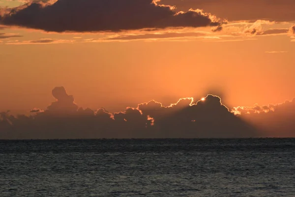 Soluppgång över Alushtas kust — Stockfoto