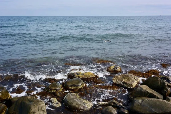 View of the Black Sea from the coast in the city of Alushta Crimea — Stockfoto