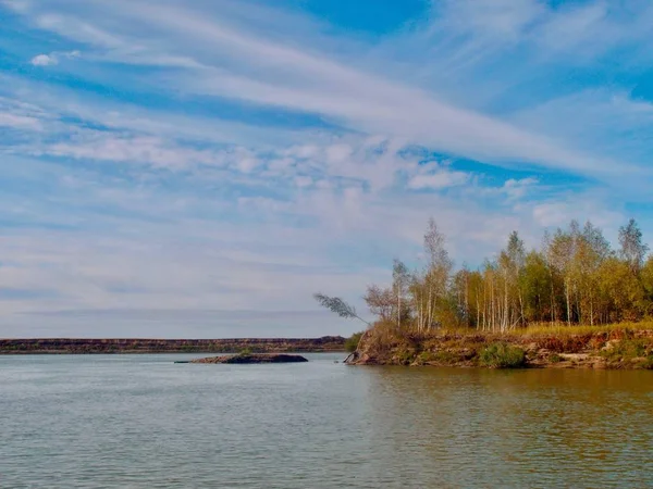 Île sur la rivière Irtysh dans la région d'Omsk — Photo