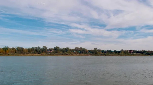 Vue sur la rivière Irtysh dans la région d'Omsk — Photo