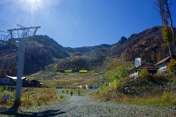 A estação terminal do teleférico Strela a uma altitude de 1600 metros acima do nível do mar — Fotografia de Stock