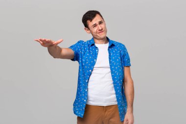 İnsan nesneyi sevip sevmediğinden emin değildir..