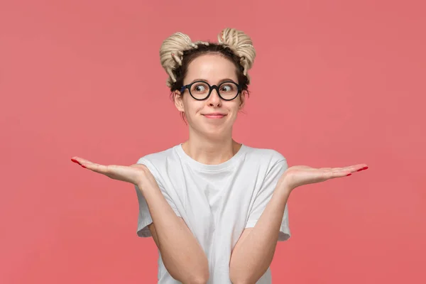 Teenager with dreads in a white shirt and glasses looking at the copy space on a palm of a hand — 스톡 사진