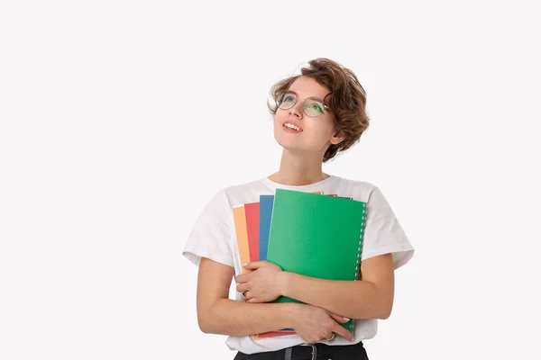 Joven Estudiante Sonriente Con Una Camisa Blanca Gafas Con Carpetas — Foto de Stock