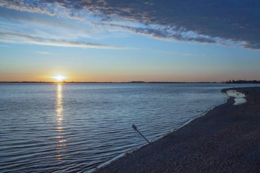 Kuzey Dvina nehrinde gün batımı.