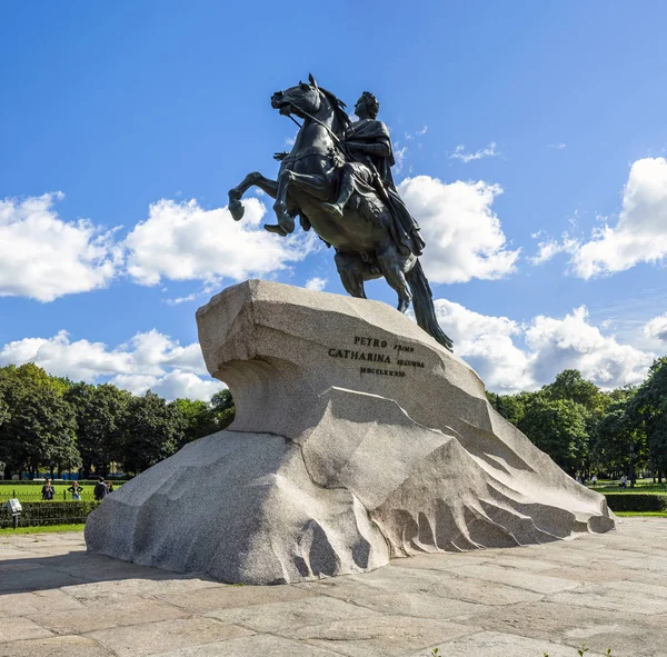 青铜骑士。彼得大帝在圣彼得斯堡的参议院广场上的纪念碑 — 图库照片