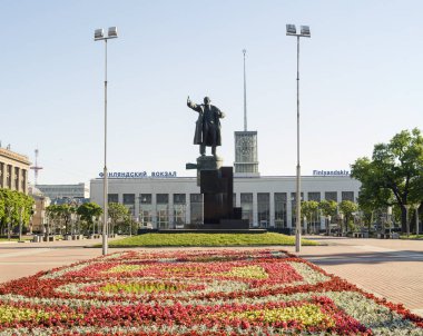 Lenin Fin tren istasyonunda anıt. St. Petersburg