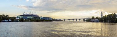 Elagin Adası ok biçiminden günbatımında görüntüleyin. St. Petersburg