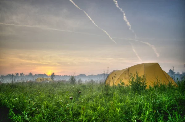 Amanhecer no campo — Fotografia de Stock