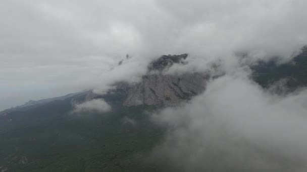 Crimeia montanhas nas nuvens — Vídeo de Stock
