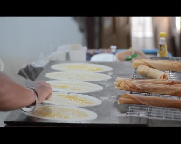 Thailändsk pannkaka matlagning — Stockvideo