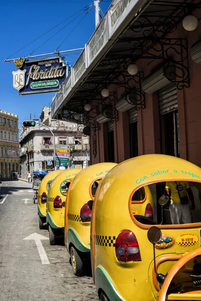 Coco taxi in kuba — Stockfoto