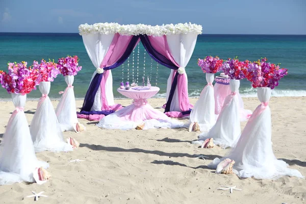 Dekorationen für eine Hochzeit am Strand — Stockfoto