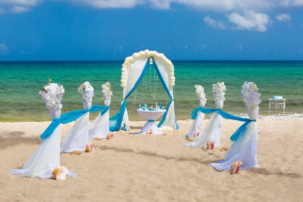 Dekorationen für die Hochzeit am Strand — Stockfoto