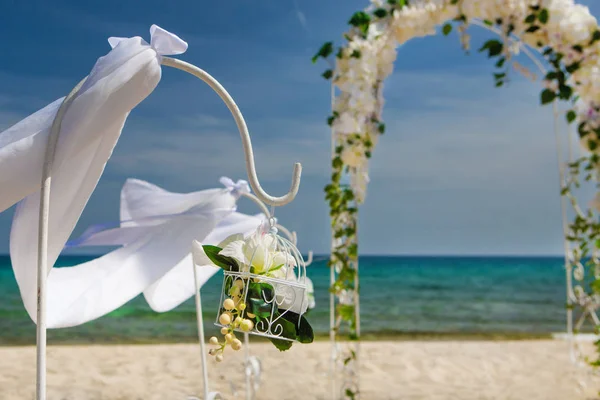 Dekorationer för ett bröllop i stranden Stockbild