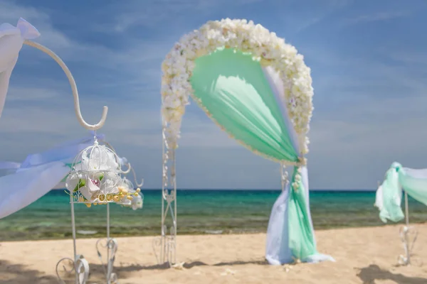 Decoraties voor een bruiloft in het strand Stockfoto
