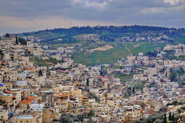 Kudüs, İsrail 'in dini ve kültürel yaşamının merkezidir. Üç dinin ve seçkin mimari eserlerin şehri. Eski şehir ve manzaraların manzaraları..