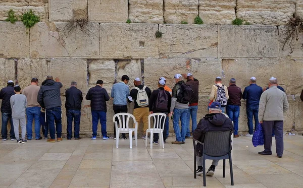 Kudüs, İsrail 'in dini ve kültürel yaşamının merkezidir. Üç dinin ve seçkin mimari eserlerin şehri. Eski şehir ve manzaraların manzaraları..