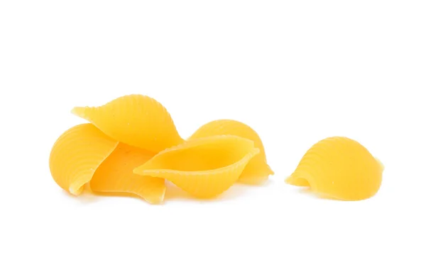 Pasta schelpen geïsoleerd — Stockfoto