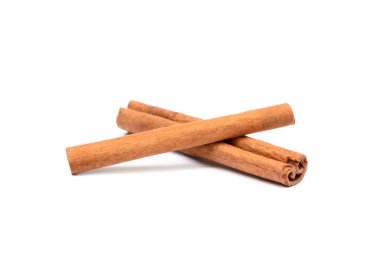 Güzel kokulu tarçın izole