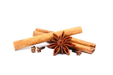Aromatik yıldız anason, karanfil ve tarçın