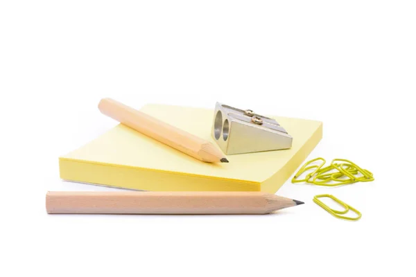 Fournitures de bureau isolées sur fond blanc — Photo