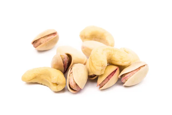 Stapel geroosterde pistachenoten en cashewnoten — Stockfoto
