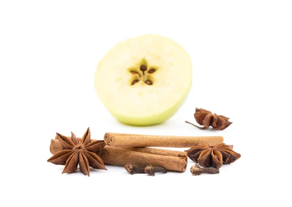 Aromatic apple, star anise, cloves and cinnamon — Stock Photo, Image