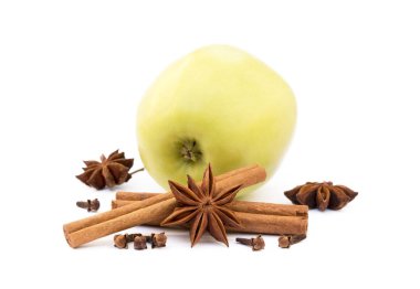 Aromatik apple, yıldız anason, karanfil ve tarçın