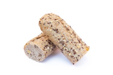 Bütün tahıl ekmeği beyaz bir arka plan üzerinde izole.