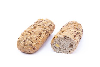 tam buğday ekmeği beyaz arkaplanda izole