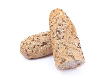 tam buğday ekmeği beyaz arkaplanda izole