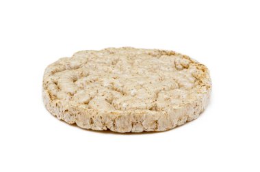 Mısır gevrekli sandviçler beyaz arkaplanda izole edilmiş.