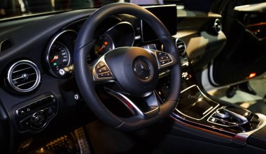 Ukrayna, Kharkov, 26 Kasım 2016: Yeni Mercedes Benz.Detail Araba, sunumunu dümen