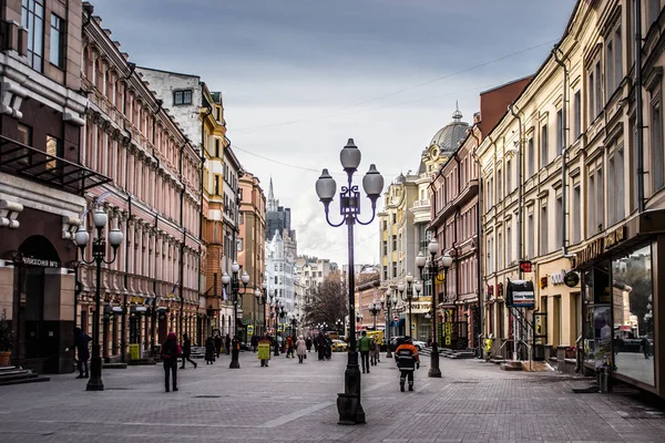 Calle Arbat, una calle en el distrito administrativo central de Moscú — Foto de Stock