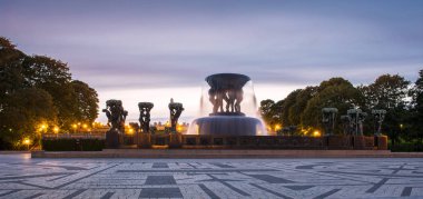 Parkta' şık' 'Vigeland' yükleme. Norveç, Oslo.