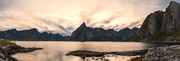 Naplemente Panorama Egy Öböl Sziklák Gravdalsbukta Reine Lofoten Norvégia Stock Kép