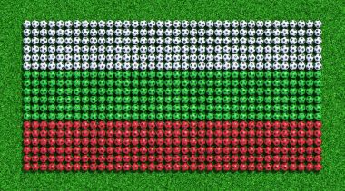 Bulgaristan bayrağı çim sahada futbol topları üzerinden. 3D render.